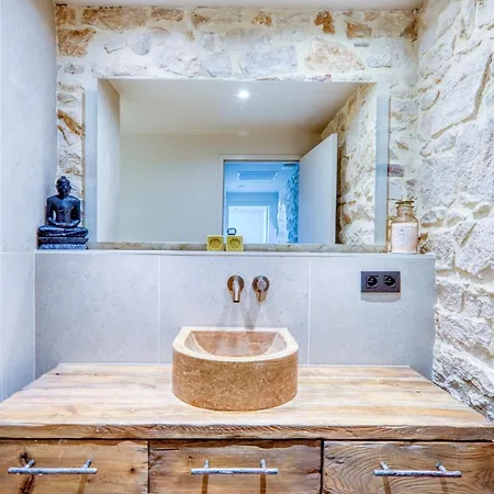 Le Clos Dore Guest house *